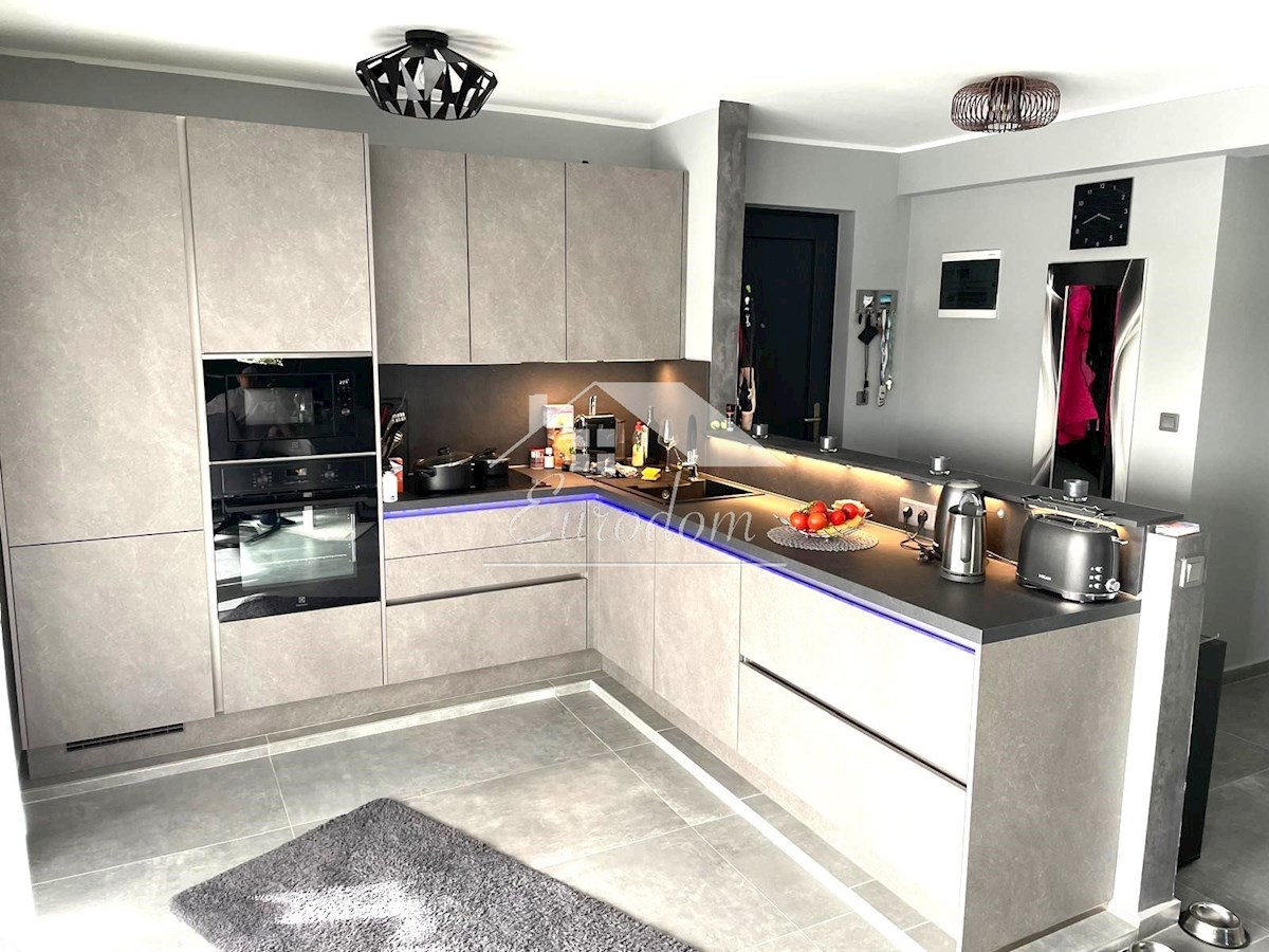 VENDITA Appartamento con 4 Camere e Giardino, a 150 m dal Mare