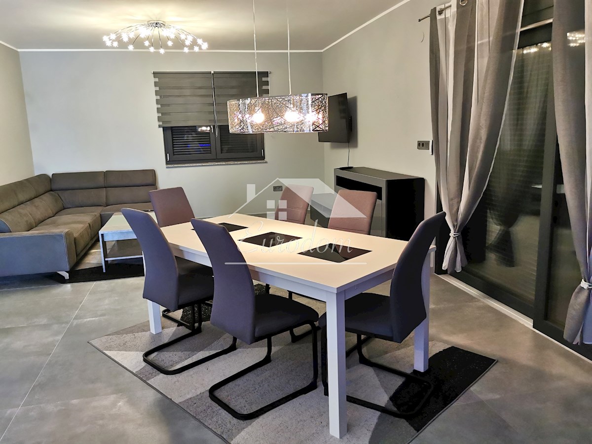 VENDITA Appartamento con 4 Camere e Giardino, a 150 m dal Mare