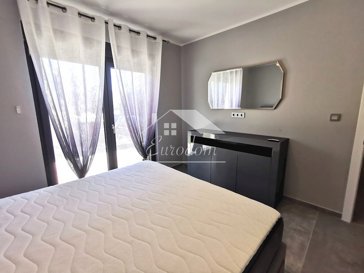 VENDITA Appartamento con 4 Camere e Giardino, a 150 m dal Mare