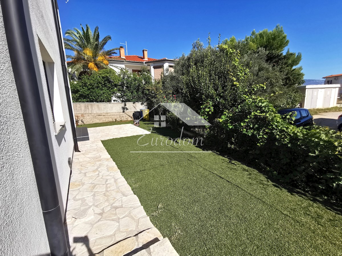 VENDITA Appartamento con 4 Camere e Giardino, a 150 m dal Mare