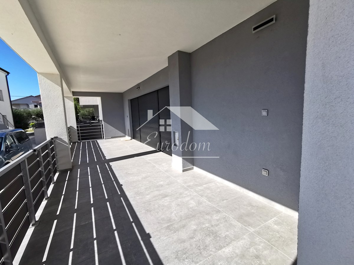 VENDITA Appartamento con 4 Camere e Giardino, a 150 m dal Mare