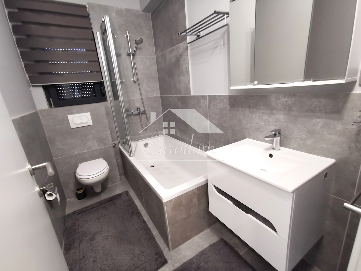 VENDITA Appartamento con 4 Camere e Giardino, a 150 m dal Mare