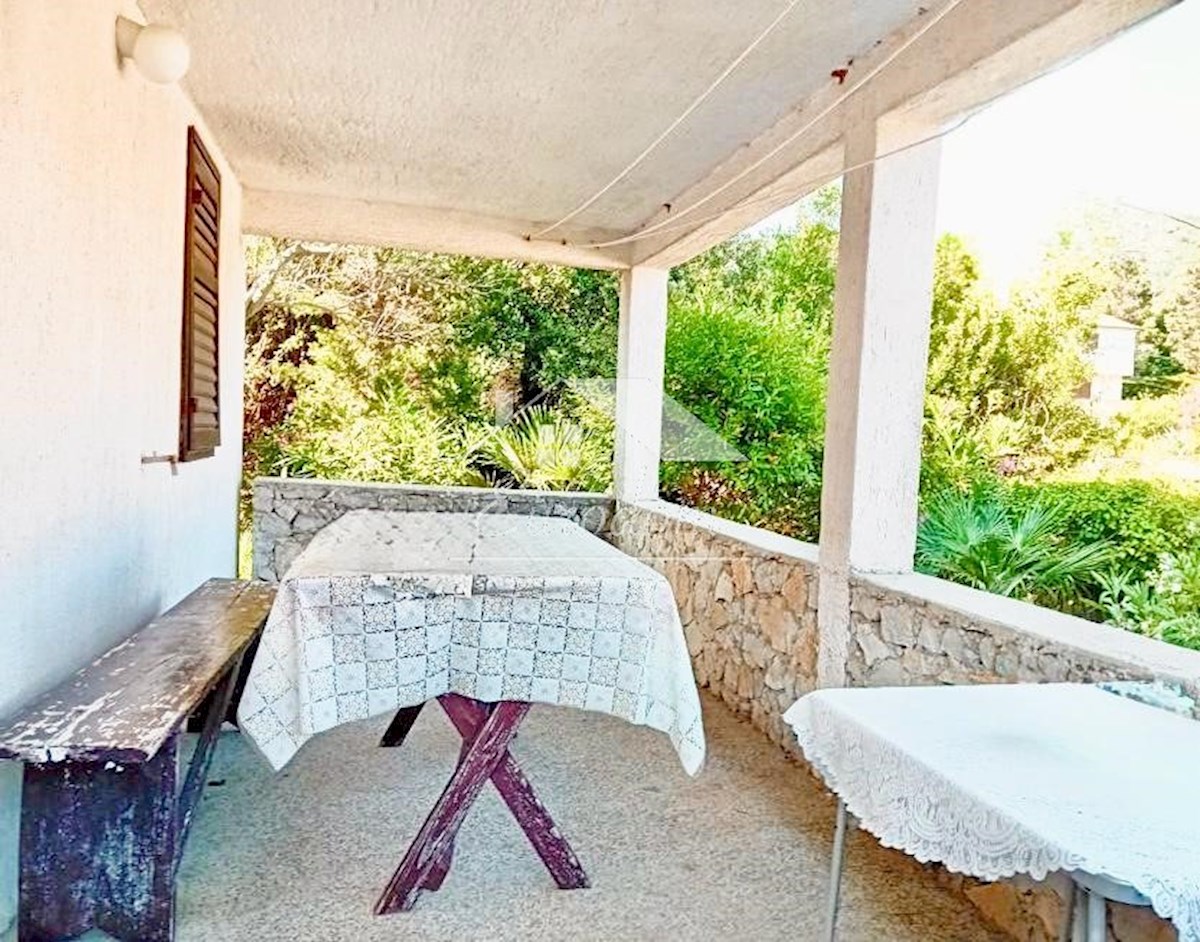 CASA IN VENDITA A VELO LOŠINJ – INVESTIMENTO IDEALE O PROGETTO DI RISTRUTTURAZIONE!