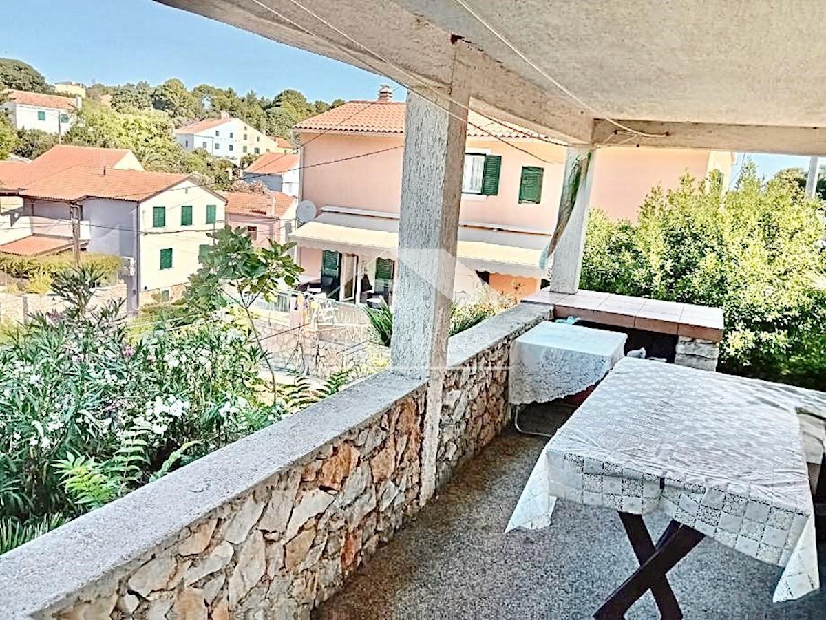 CASA IN VENDITA A VELO LOŠINJ – INVESTIMENTO IDEALE O PROGETTO DI RISTRUTTURAZIONE!