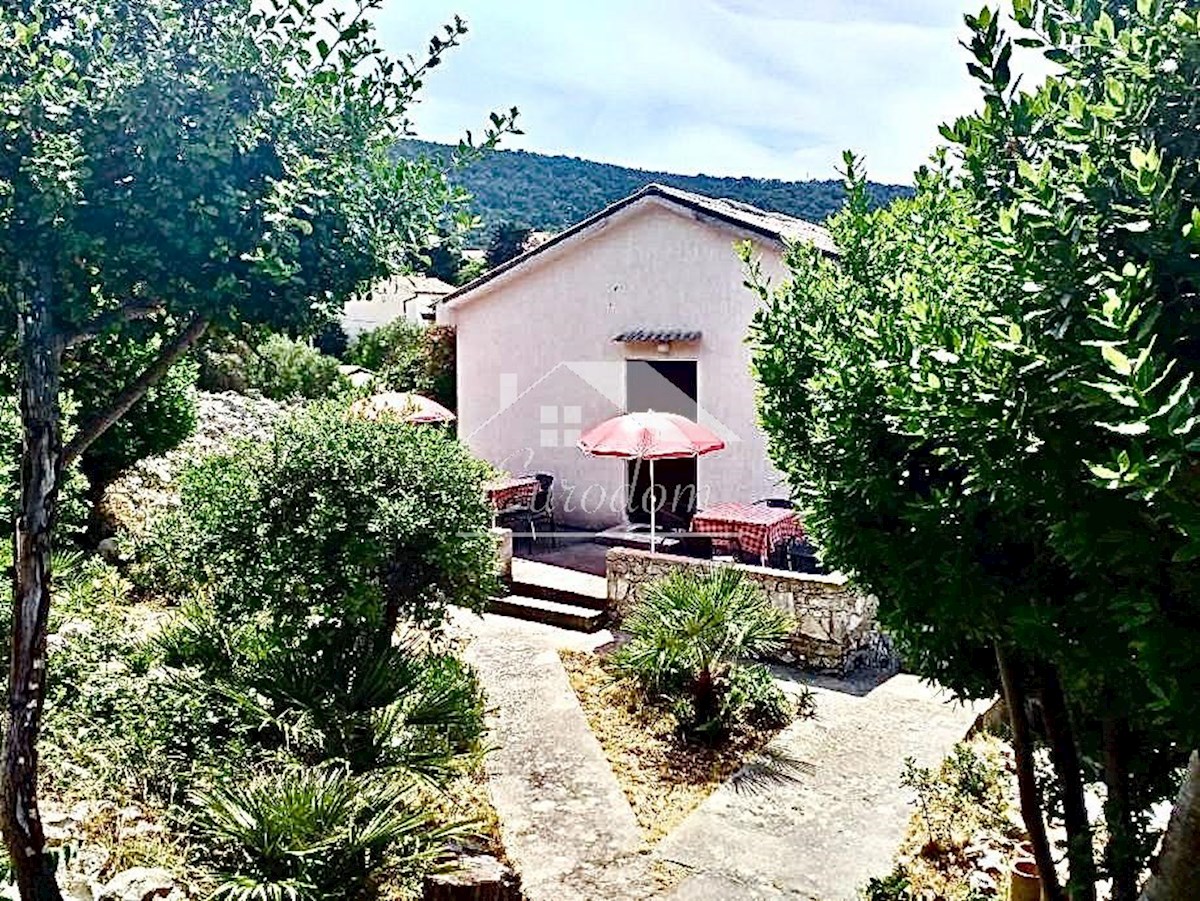 CASA IN VENDITA A VELO LOŠINJ – INVESTIMENTO IDEALE O PROGETTO DI RISTRUTTURAZIONE!