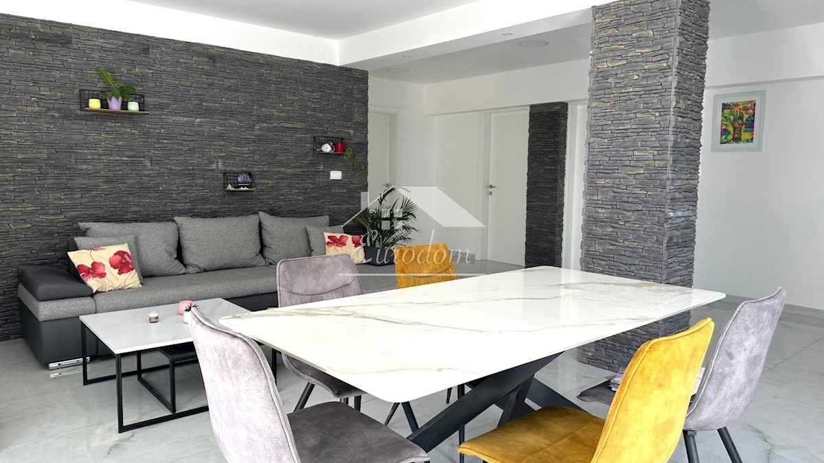 Banjol, Rab – Lussuoso appartamento al piano terra con piscina e vista mare, a soli 250 m dalla spiaggia!