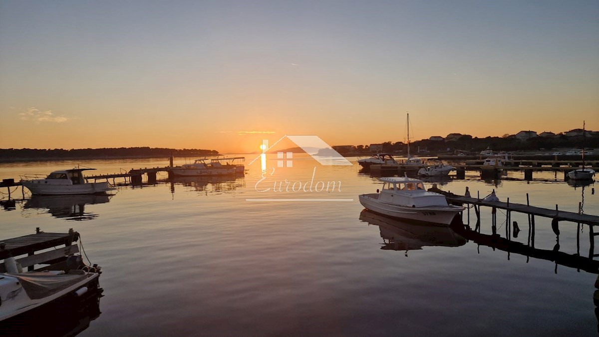 Banjol, Rab – Lussuoso appartamento al piano terra con piscina e vista mare, a soli 250 m dalla spiaggia!