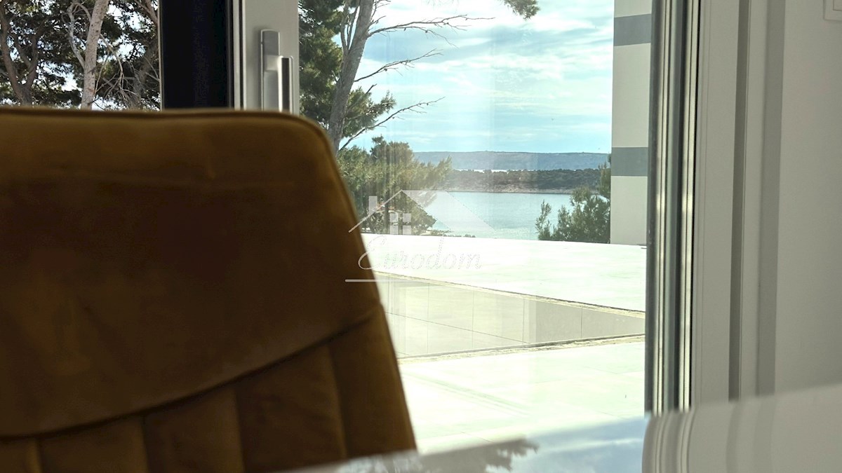 Banjol, Rab – Lussuoso appartamento al piano terra con piscina e vista mare, a soli 250 m dalla spiaggia!