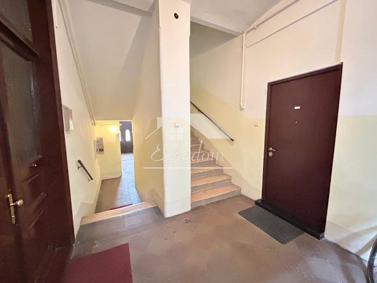 IN VENDITA – Appartamento di 77 m² al piano terra vicino alla stazione ovest, Zagabria