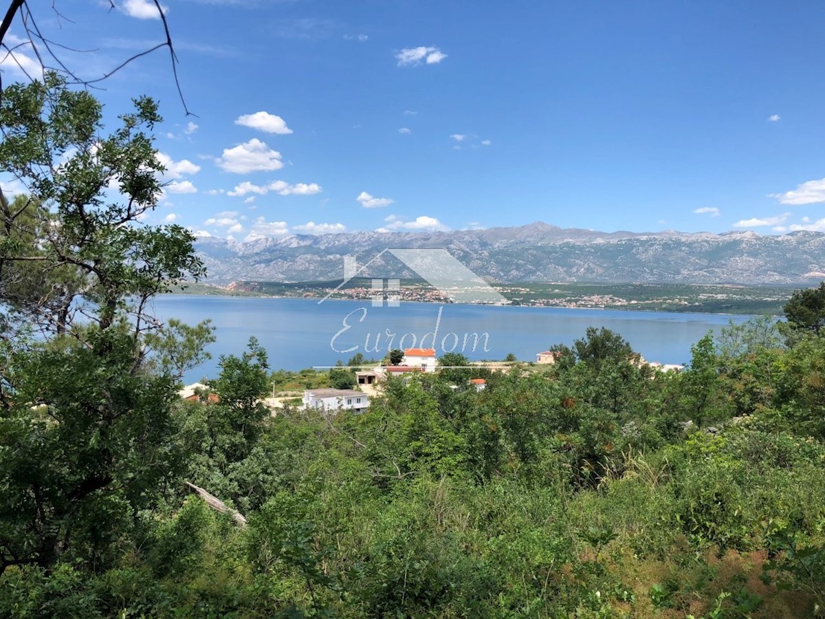 NOVIGRAD (ZARA) – TERRENO EDIFICABILE CON PROGETTO PER 3 VILLE CON PISCINA, A 100 M DAL MARE