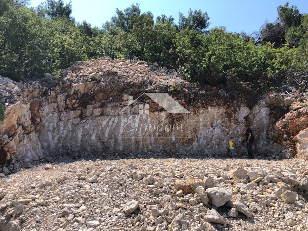 NOVIGRAD (ZARA) – TERRENO EDIFICABILE CON PROGETTO PER 3 VILLE CON PISCINA, A 100 M DAL MARE