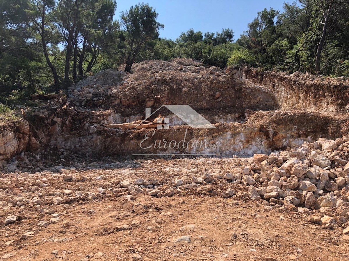NOVIGRAD (ZARA) – TERRENO EDIFICABILE CON PROGETTO PER 3 VILLE CON PISCINA, A 100 M DAL MARE