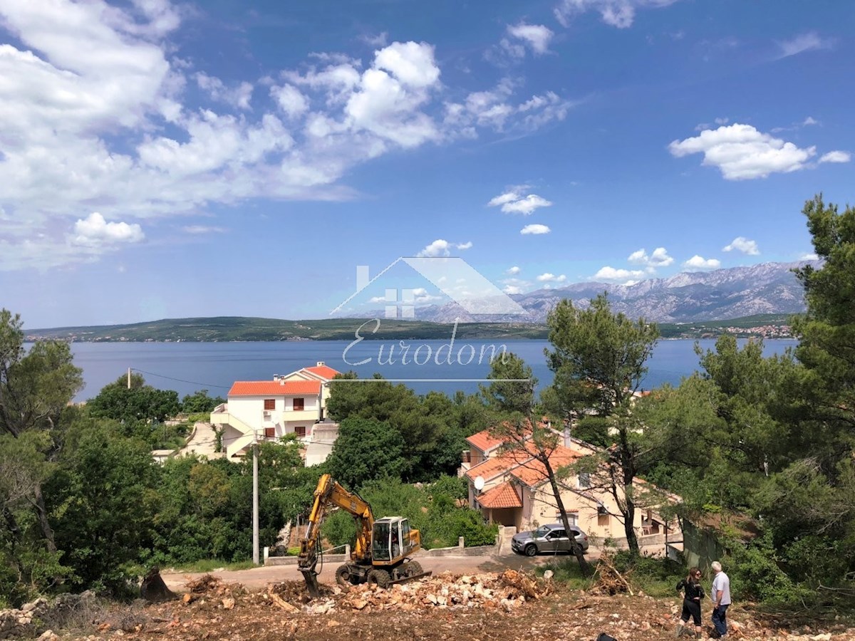 NOVIGRAD (ZARA) – TERRENO EDIFICABILE CON PROGETTO PER 3 VILLE CON PISCINA, A 100 M DAL MARE