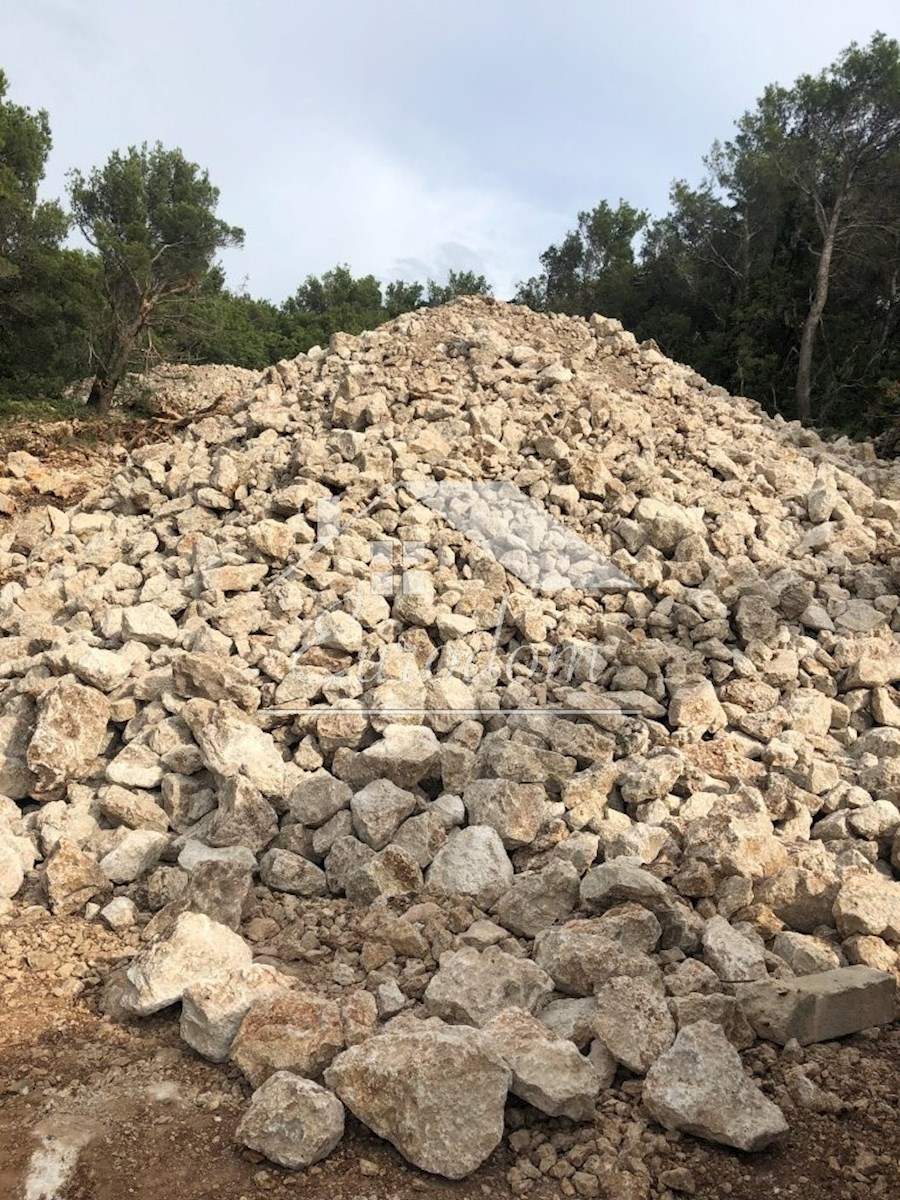 NOVIGRAD (ZARA) – TERRENO EDIFICABILE CON PROGETTO PER 3 VILLE CON PISCINA, A 100 M DAL MARE