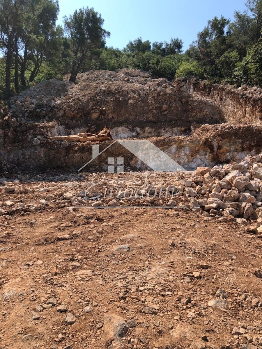 NOVIGRAD (ZARA) – TERRENO EDIFICABILE CON PROGETTO PER 3 VILLE CON PISCINA, A 100 M DAL MARE