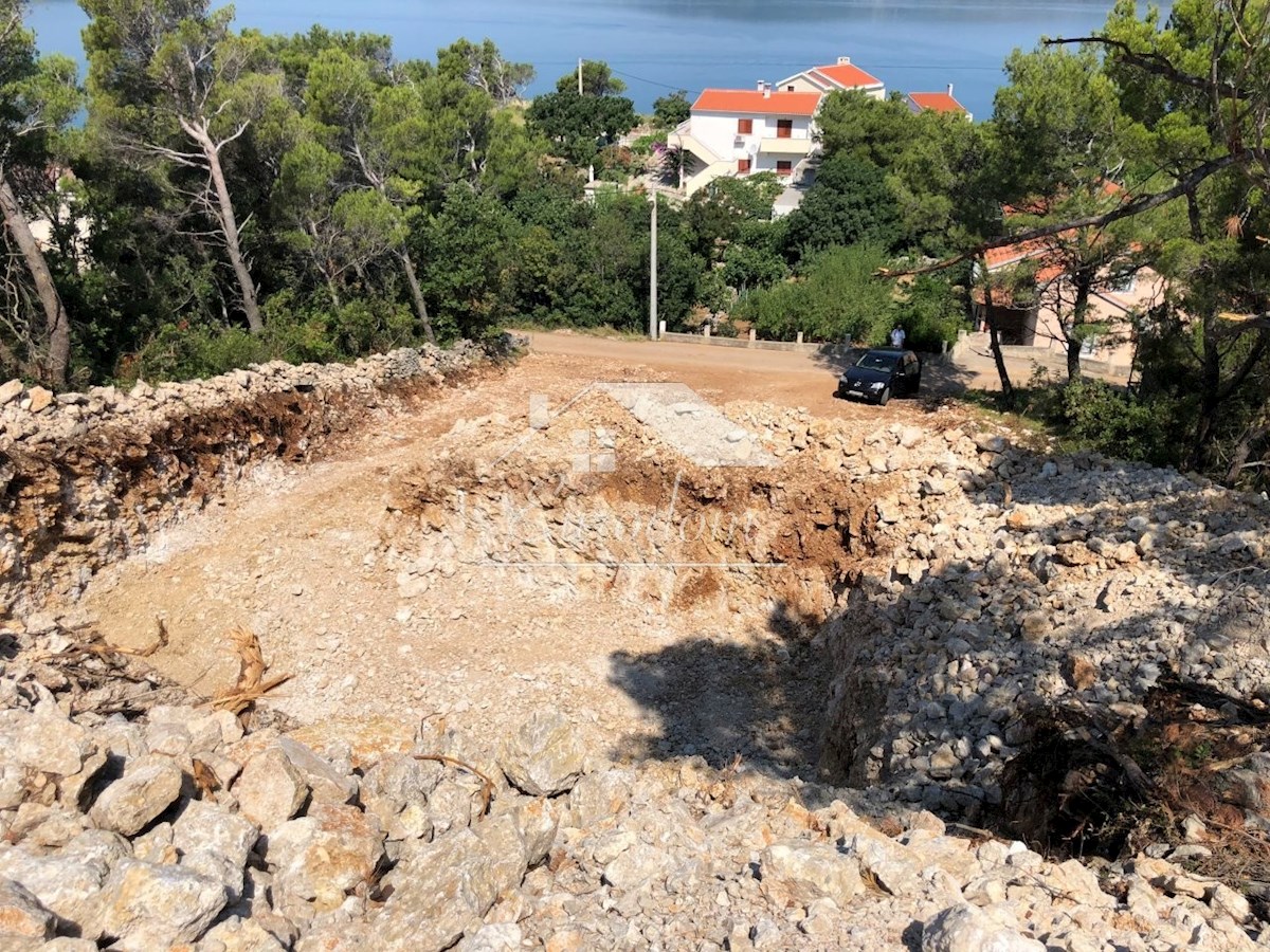 NOVIGRAD (ZARA) – TERRENO EDIFICABILE CON PROGETTO PER 3 VILLE CON PISCINA, A 100 M DAL MARE