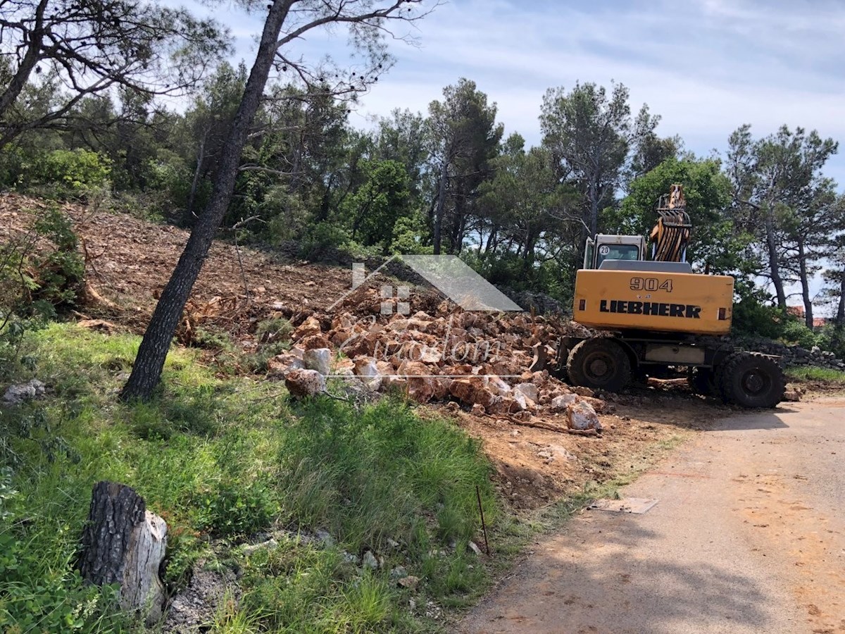 NOVIGRAD (ZARA) – TERRENO EDIFICABILE CON PROGETTO PER 3 VILLE CON PISCINA, A 100 M DAL MARE