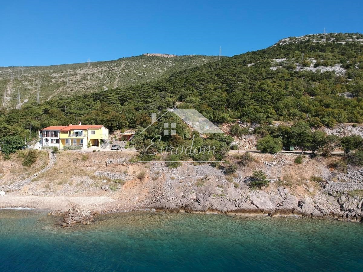 Casa con 4 Appartamenti in Vendita – Fronte Mare a Sveti Juraj