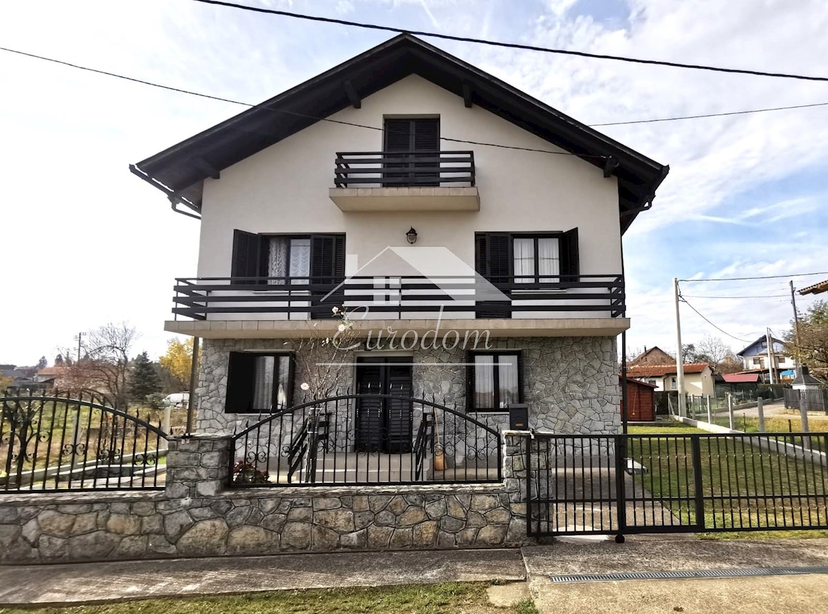 In vendita una casa familiare costruita con materiali di alta qualità a Strmec Stubički