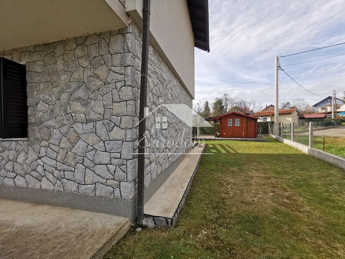 In vendita una casa familiare costruita con materiali di alta qualità a Strmec Stubički