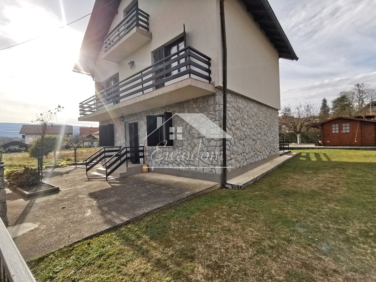 In vendita una casa familiare costruita con materiali di alta qualità a Strmec Stubički