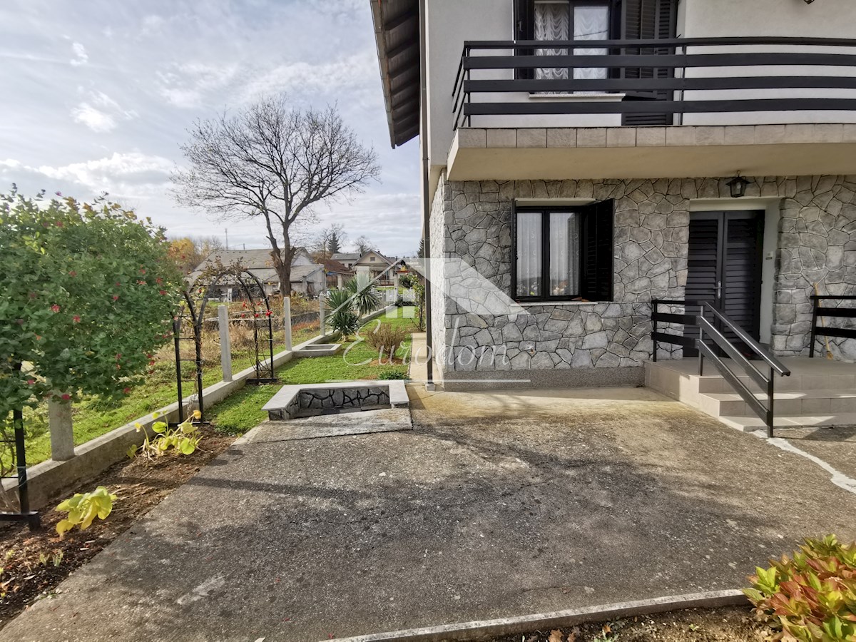 In vendita una casa familiare costruita con materiali di alta qualità a Strmec Stubički