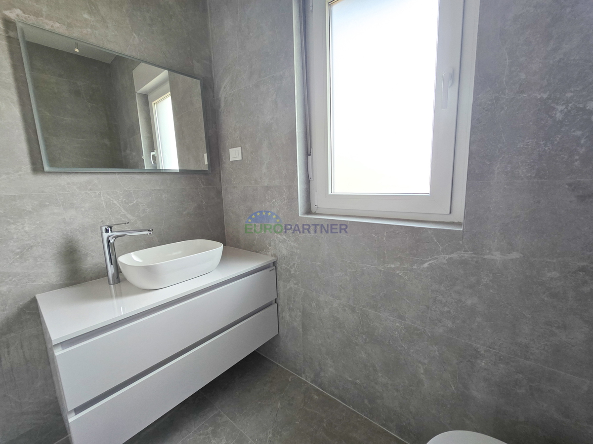 Appartamento 65m2, nuova costruzione, zona Parenzo, Istria