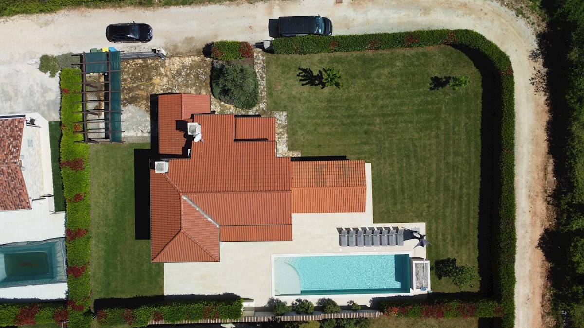 IN ESCLUSIVA DI AGENZIA - Bellissima casa in pietra con ampio giardino e piscina, Visignano, Istra