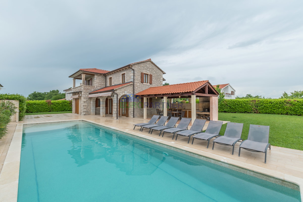 IN ESCLUSIVA DI AGENZIA - Bellissima casa in pietra con ampio giardino e piscina, Visignano, Istra