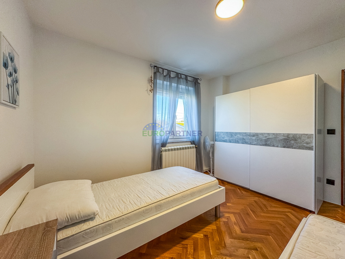 Ampio appartamento con vista mare, Poreč 4,5 km