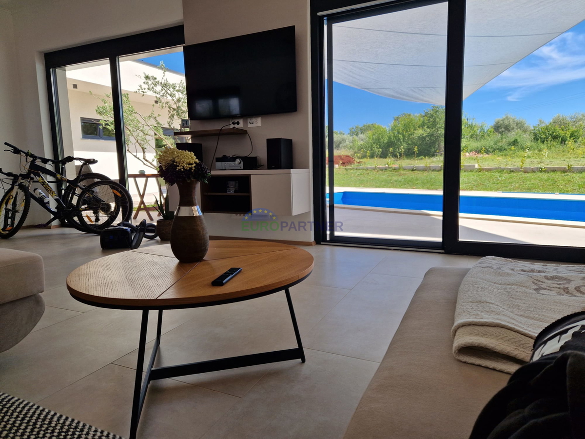 Istria, vicinity of Rovinj, beautiful single-storey house with pool