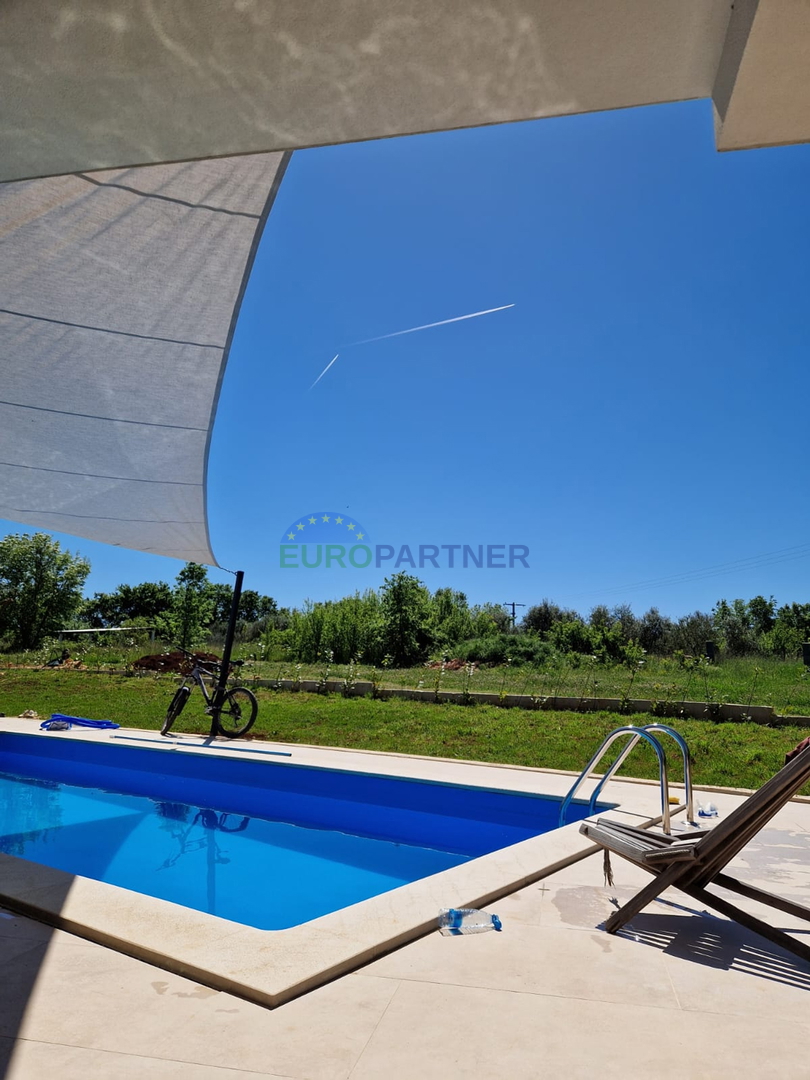 Istria, vicinity of Rovinj, beautiful single-storey house with pool