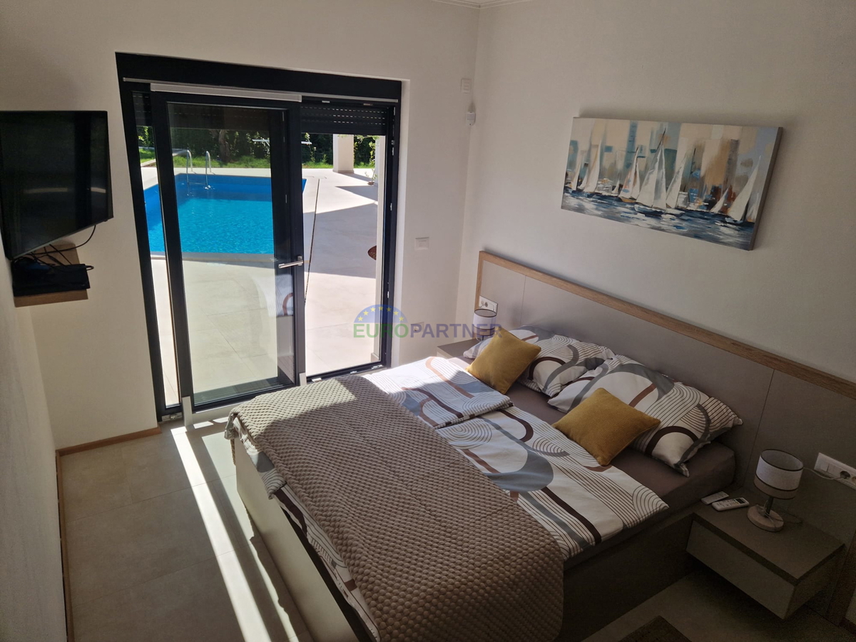 Istria, vicinity of Rovinj, beautiful single-storey house with pool