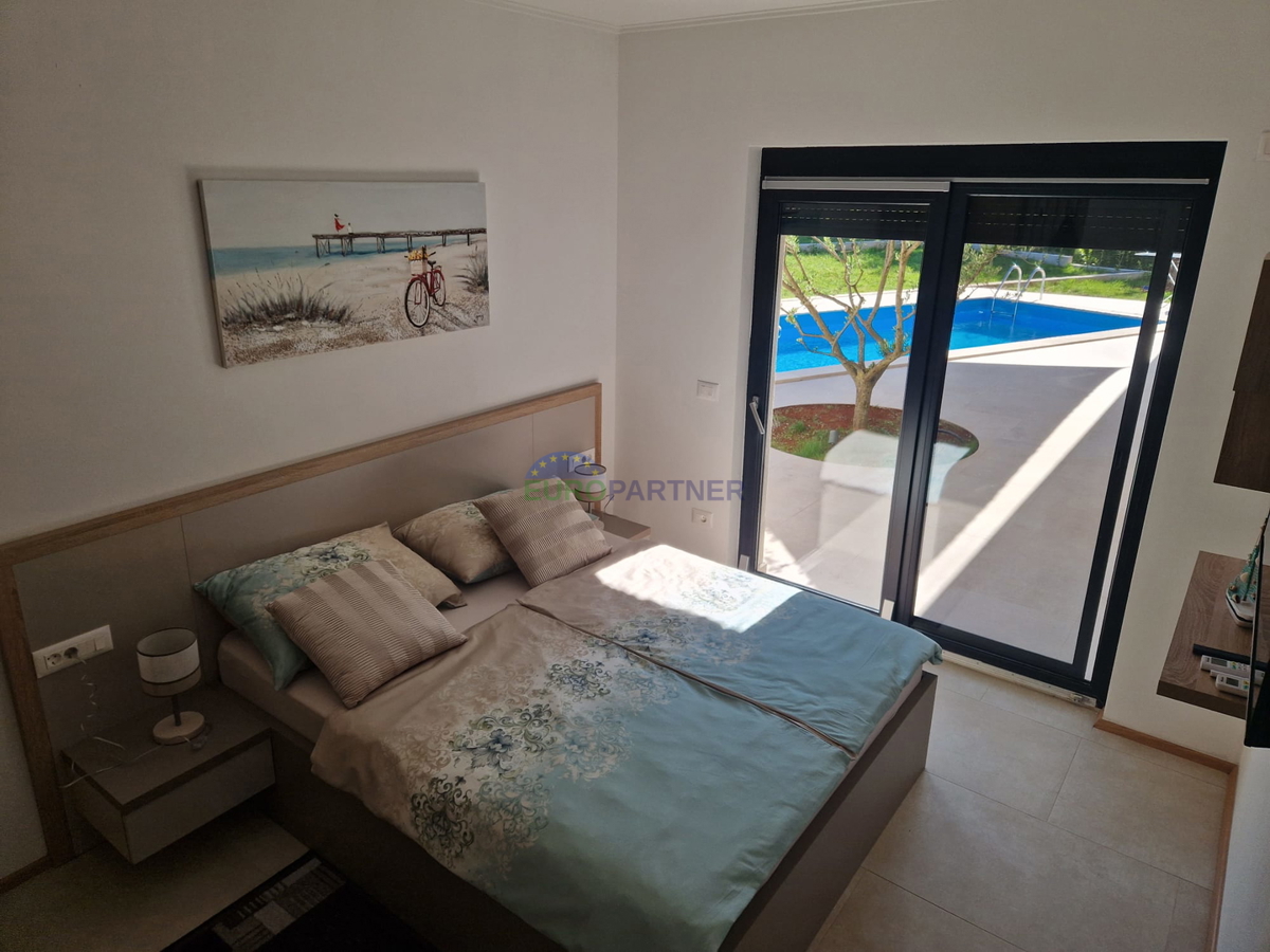 Istria, vicinity of Rovinj, beautiful single-storey house with pool