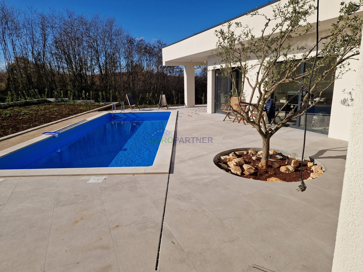 Istria, vicinity of Rovinj, beautiful single-storey house with pool