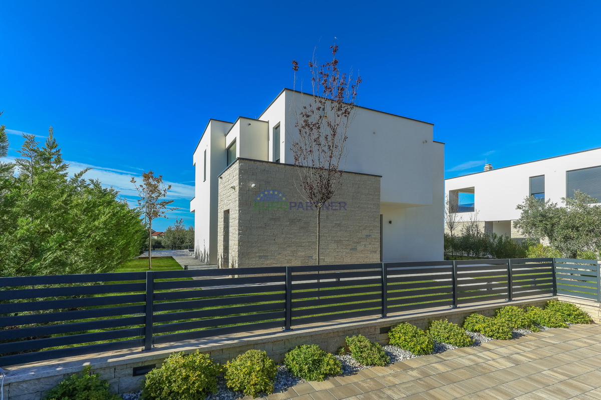 Parenzo - Villa di lusso indipendente con vista mare e piscina
