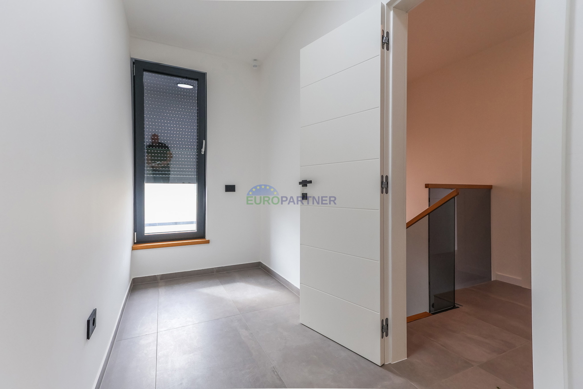 Parenzo - Villa di lusso indipendente con vista mare e piscina