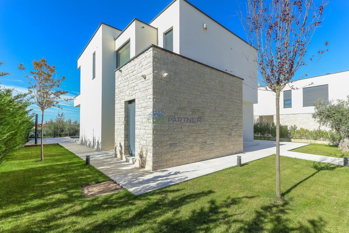 Parenzo - Villa di lusso indipendente con vista mare e piscina