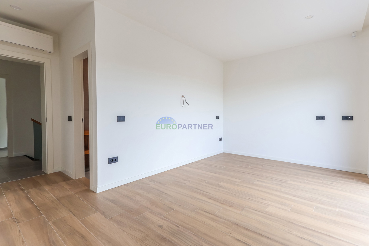 Parenzo - Villa di lusso indipendente con vista mare e piscina