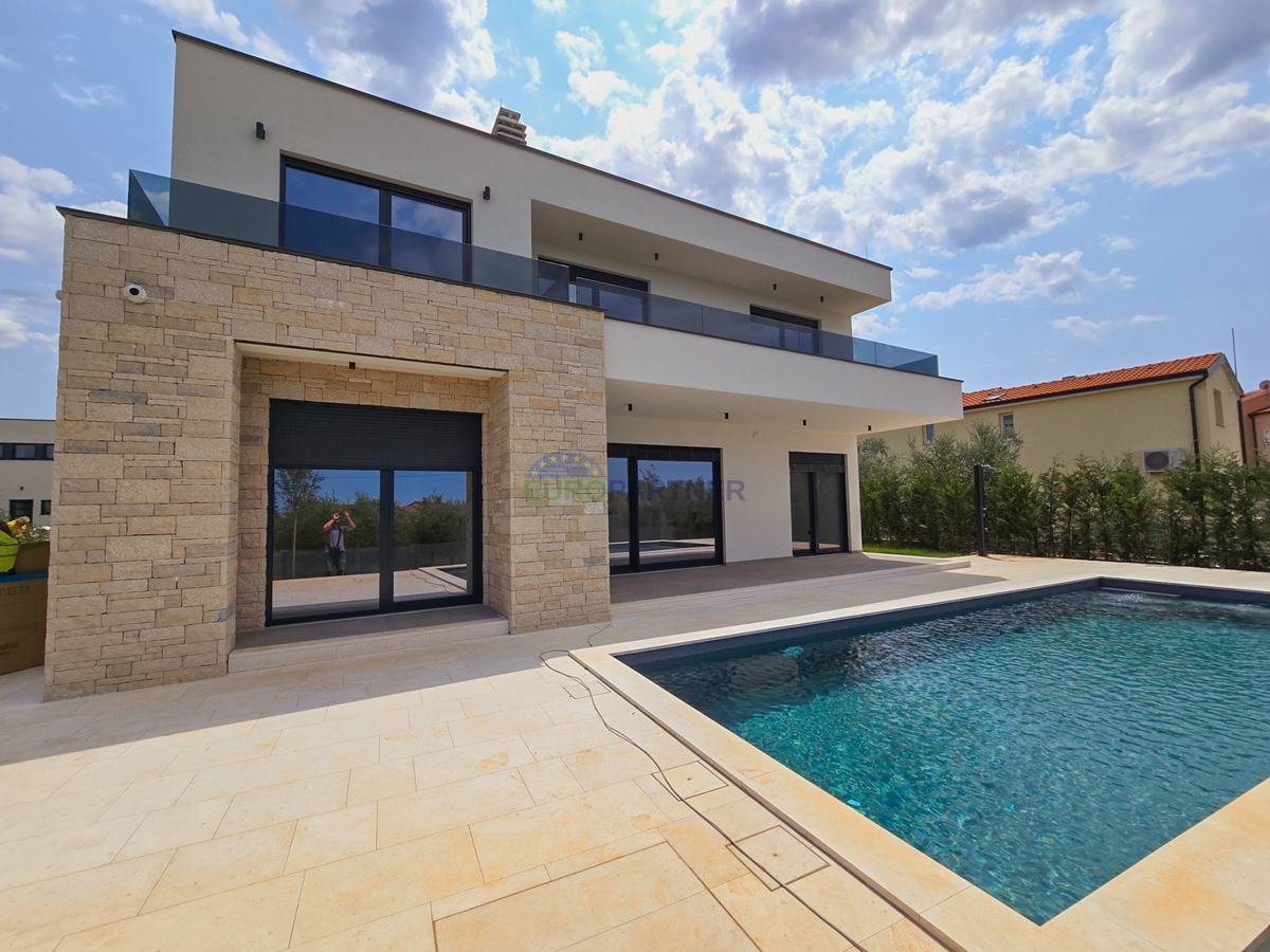 Parenzo - Villa di lusso indipendente con vista mare e piscina