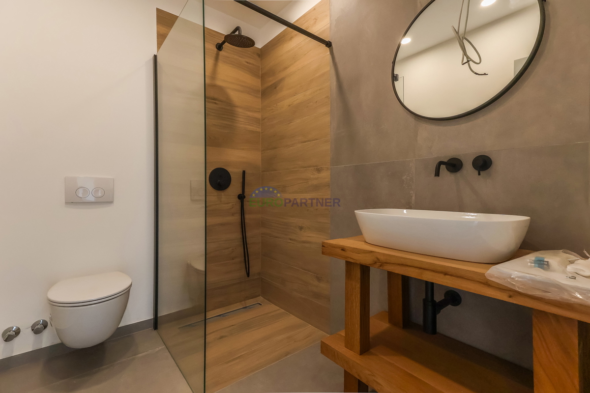 Parenzo - Villa di lusso indipendente con vista mare e piscina