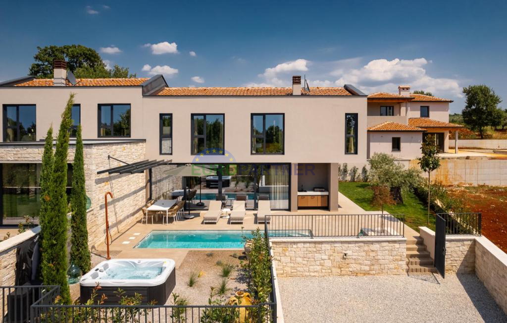 Villa di design con piscina e sauna, a 4 km da Poreč