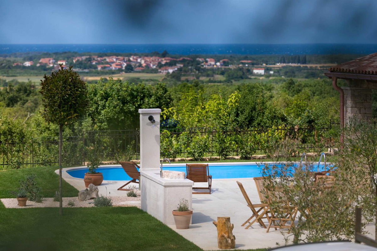 Istria, Umago, casa con piscina e vista mare