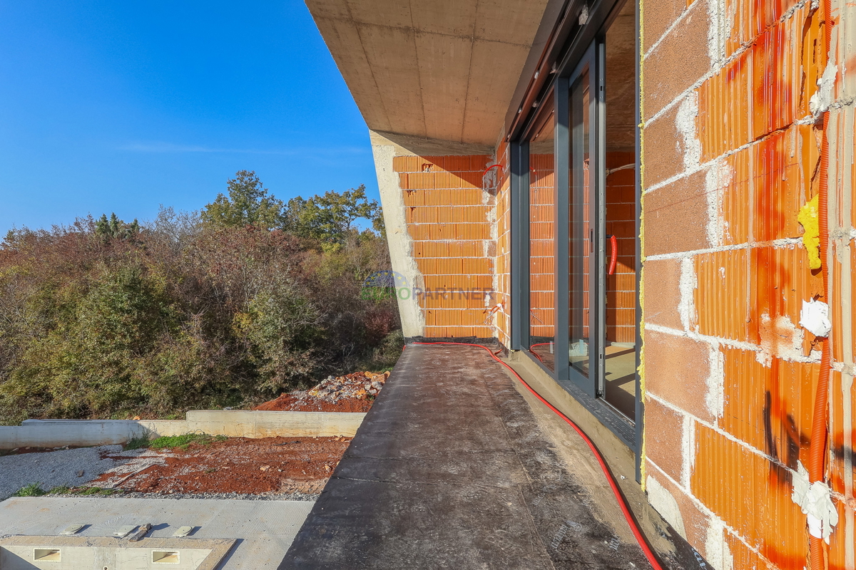 &quot;Villa Black Beauty&quot; attende il suo nuovo proprietario, realizzata con il metodo di costruzione &quot;chiavi in ​​mano&quot;.