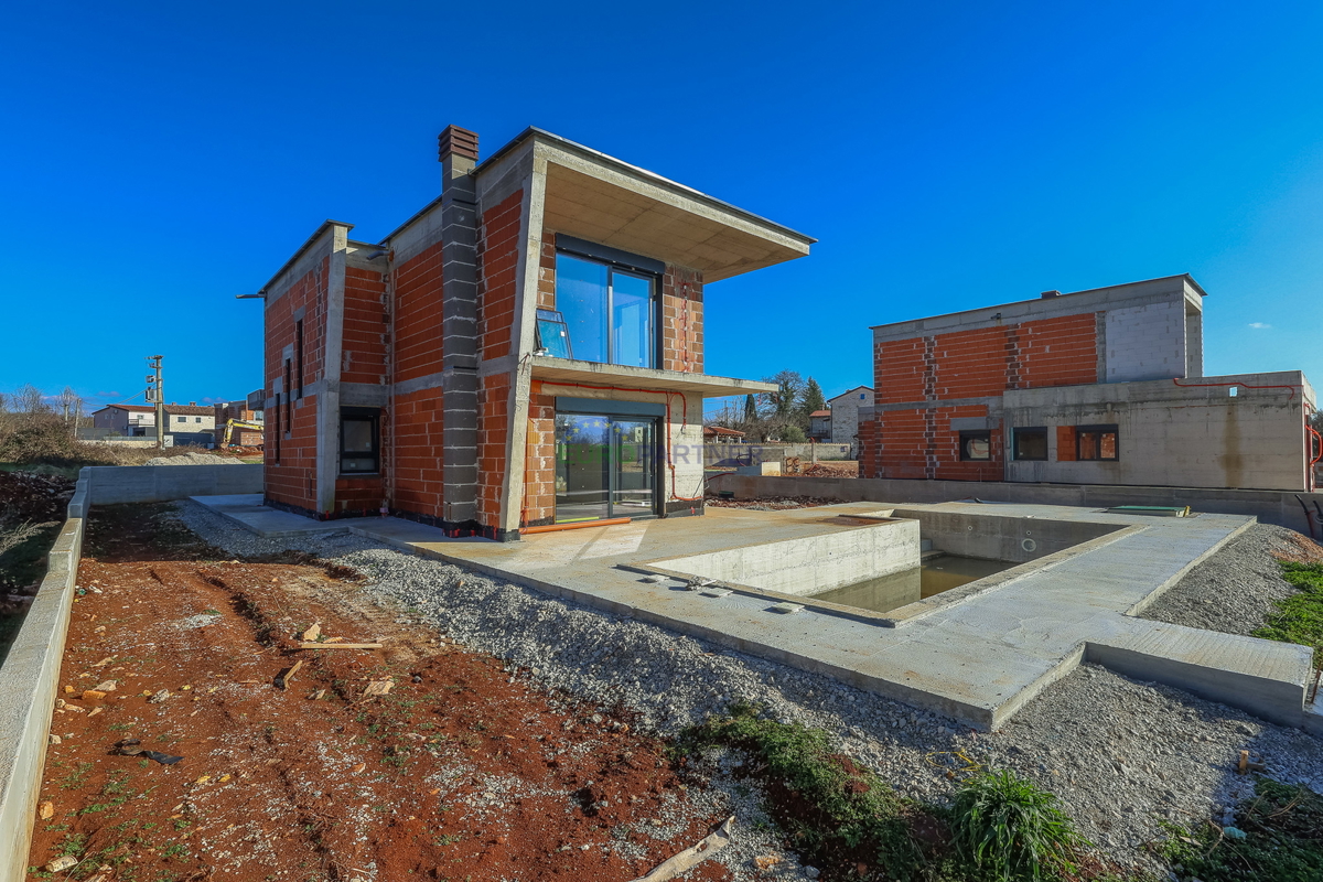 "Villa Black Beauty" attende il suo nuovo proprietario, realizzata con il metodo di costruzione "chiavi in ​​mano".