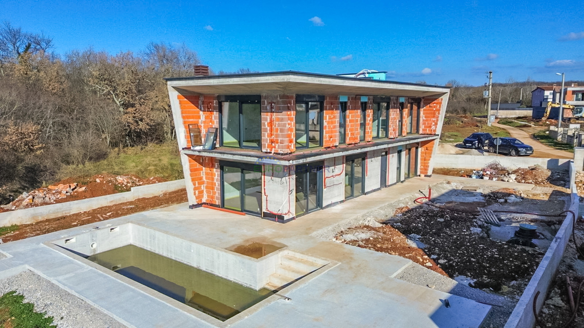 "Villa Black Beauty" attende il suo nuovo proprietario, realizzata con il metodo di costruzione "chiavi in ​​mano".