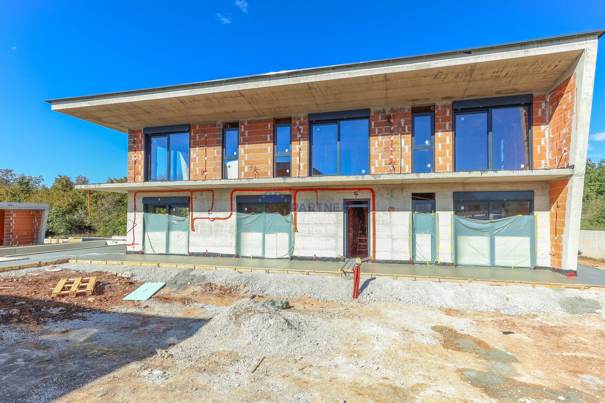 &quot;Villa Black Beauty&quot; attende il suo nuovo proprietario, realizzata con il metodo di costruzione &quot;chiavi in ​​mano&quot;.