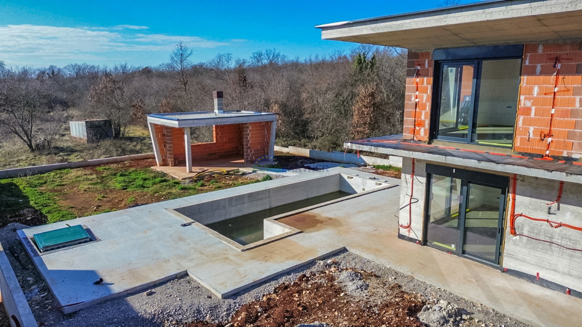 "Villa Black Beauty" attende il suo nuovo proprietario, realizzata con il metodo di costruzione "chiavi in ​​mano".