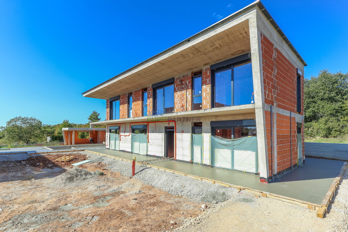 &quot;Villa Black Beauty&quot; attende il suo nuovo proprietario, realizzata con il metodo di costruzione &quot;chiavi in ​​mano&quot;.