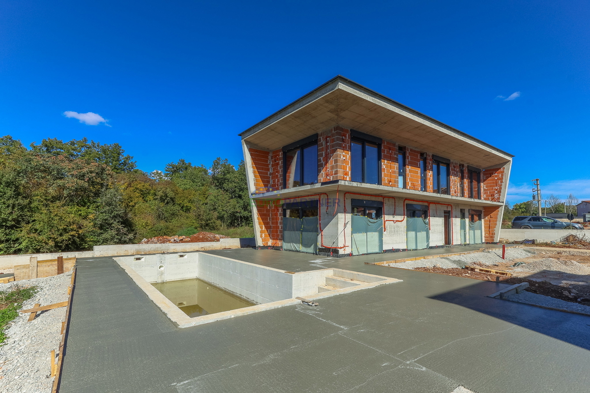 &quot;Villa Black Beauty&quot; attende il suo nuovo proprietario, realizzata con il metodo di costruzione &quot;chiavi in ​​mano&quot;.